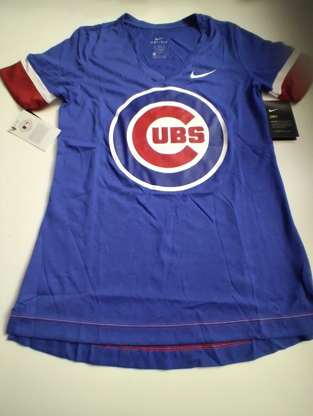 Nike Women's Blue Chicago Cubs Logo Tee with Red & White Accents New Size M